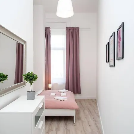Extra Central Brand New And Large Ac Apartment Boedapest Buitenkant foto